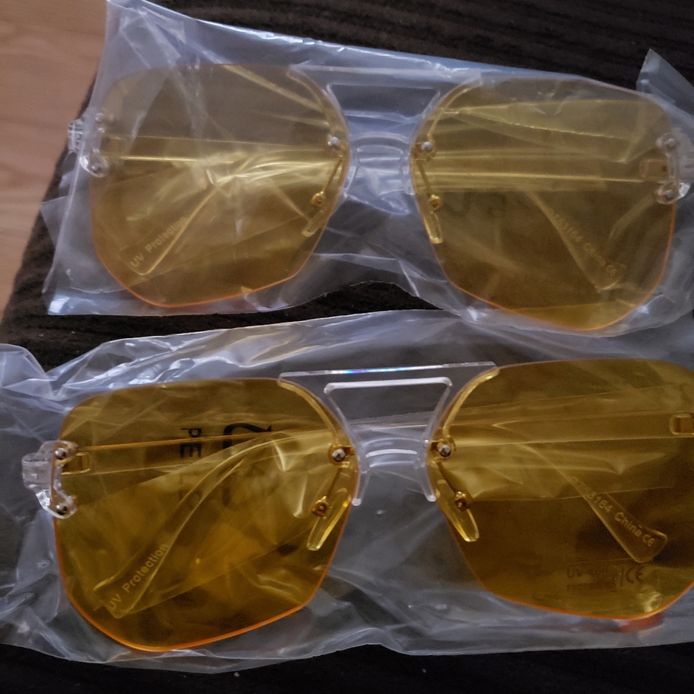 Lightweight rimless sunnies